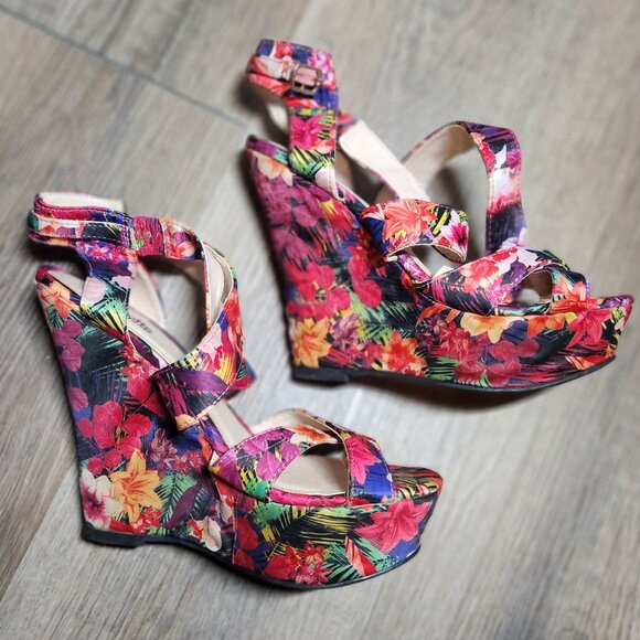 🌸🪻🌼Charlotte Russe Vibrant Multi-Color Floral Platform Wedge Sandals-W7 - Picture 1 of 3